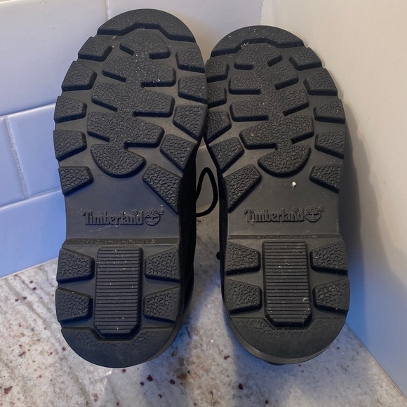 Timberland Kids black suede waterproof boots. Size 13.5. Excellent condition - Picture 5 of 5